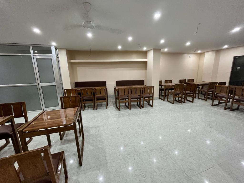 Hotel Magic Square Ґувахаті Екстер'єр фото