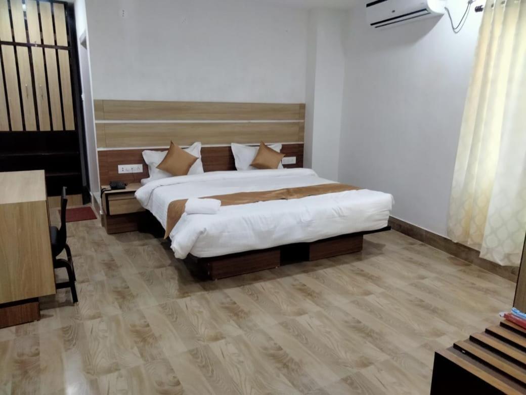 Hotel Magic Square Ґувахаті Екстер'єр фото